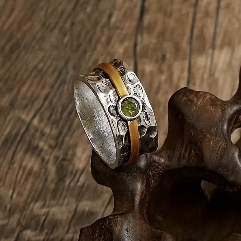 VERITY – ELEGANT GREEN RING